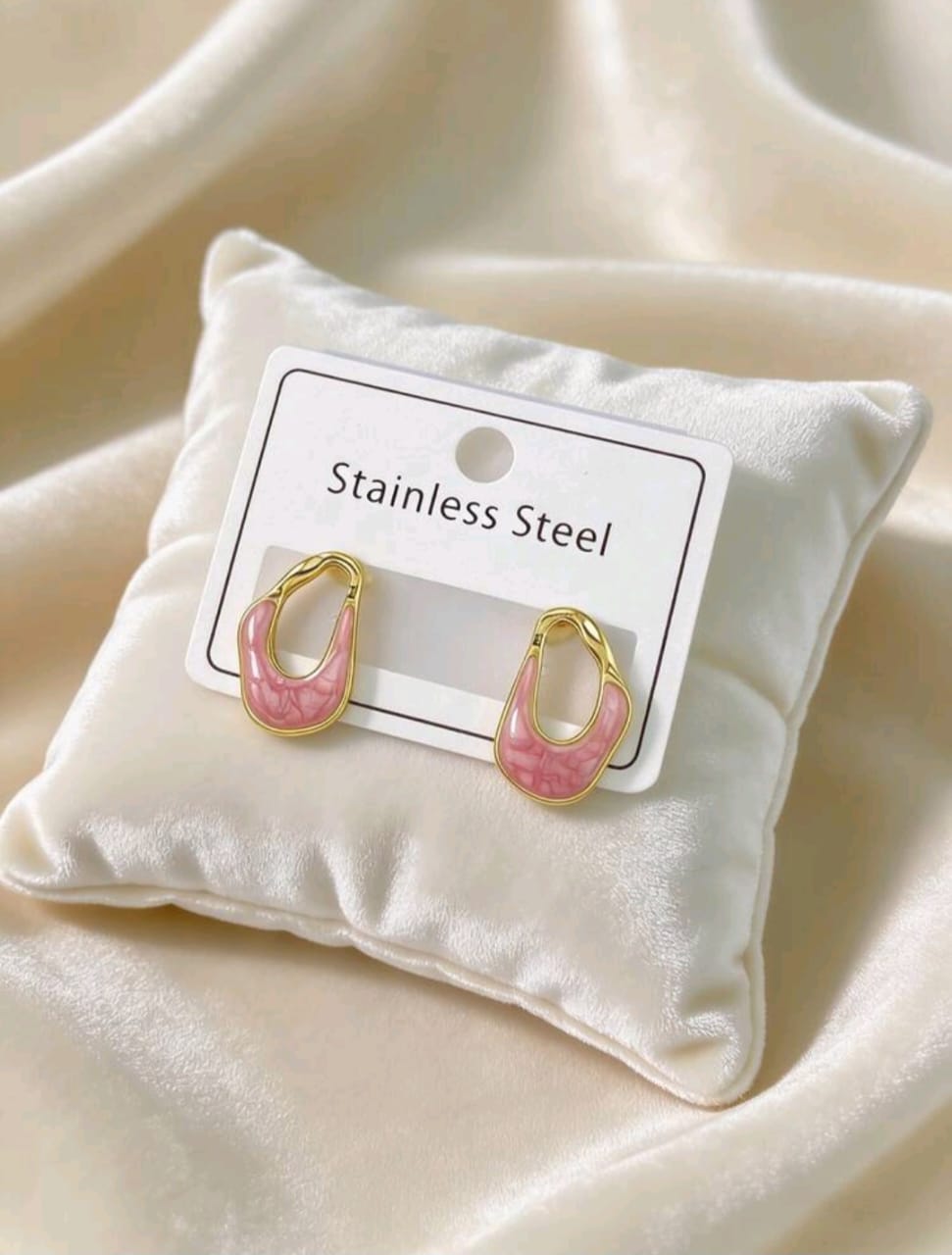 Arete esmaltado rosa