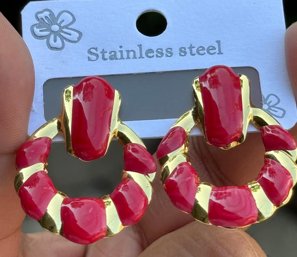 Arete esmaltado rojo