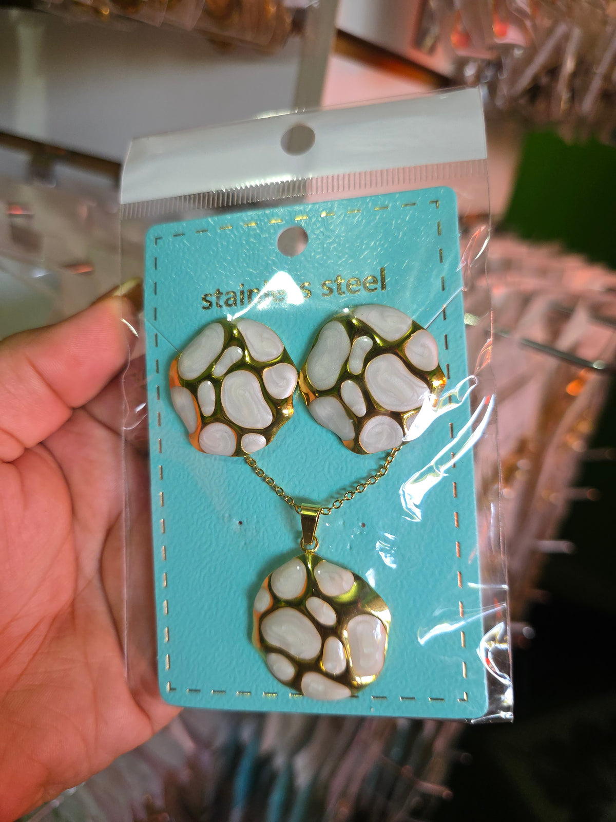 Conjunto aretes y cadena esmaltado