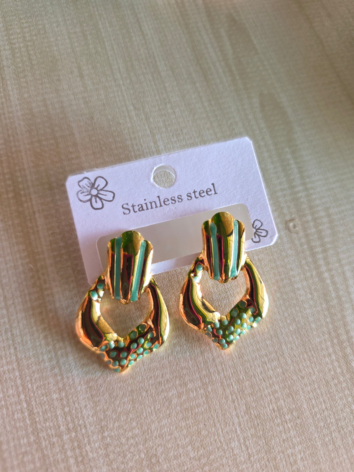Arete esmaltado